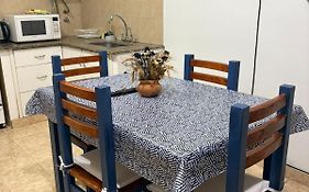 Jacarandá- PLANTA BAJA- Parrilla -Casa o Deptos - Cerca de todo
